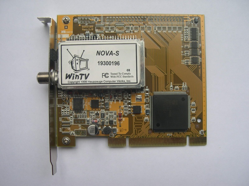 Datei:Hauppauge WinTV-Nova-S Rev1,0 Karte-v.jpg